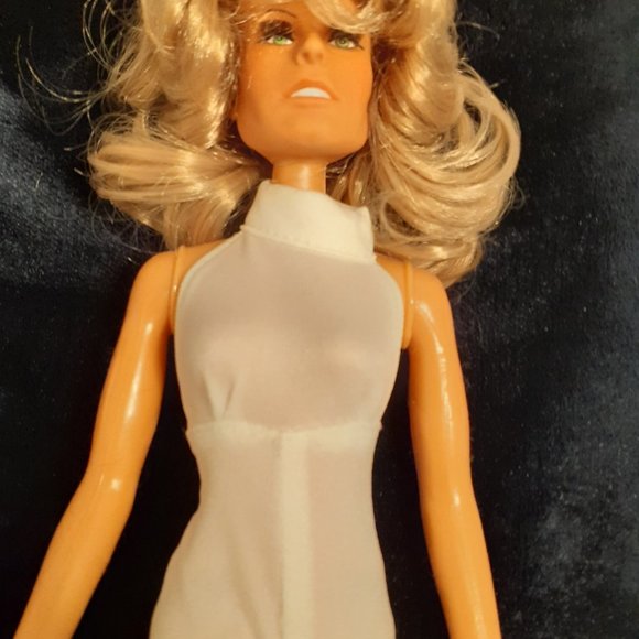 FARRAH FAWCETT POSEABLE FASHION DOLL IN WHITE by MEGO 1977 12 inches tall - Picture 3 of 10